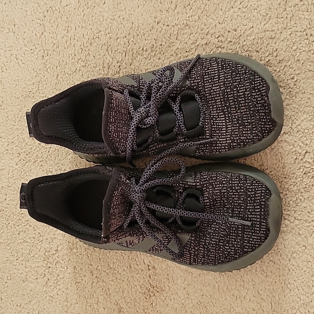Boys adidas sneakers size 2 black and grey